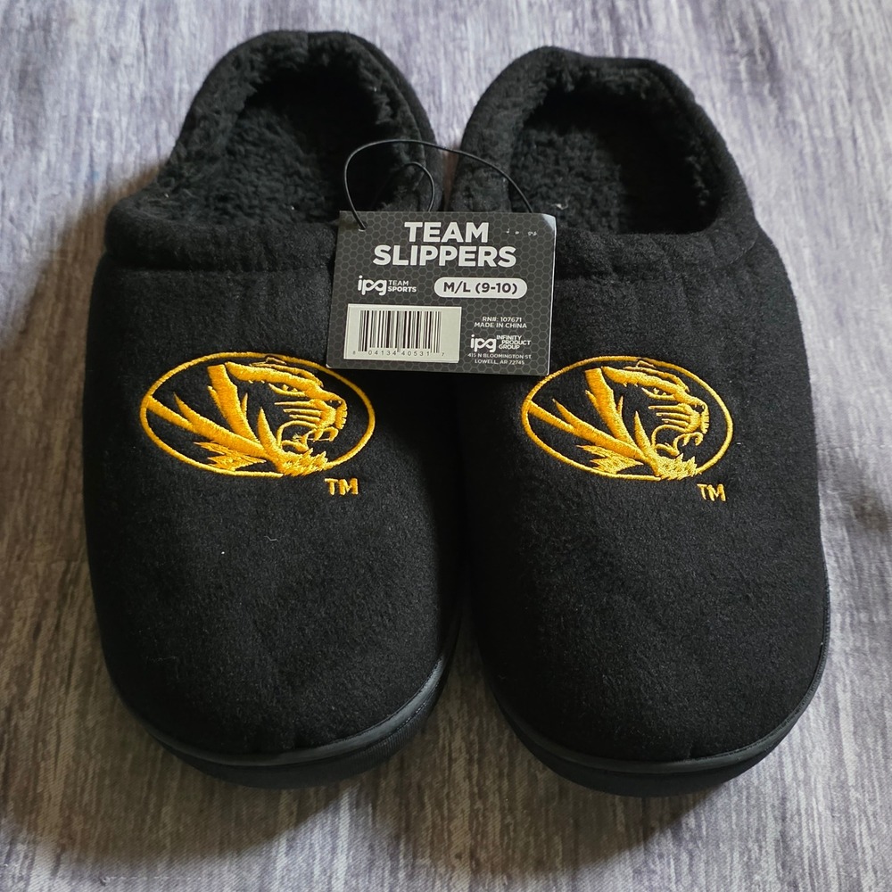 Missouri Tigers NCAA Team Slippers Black Gold Mizzou M/L 9-10 IPG New